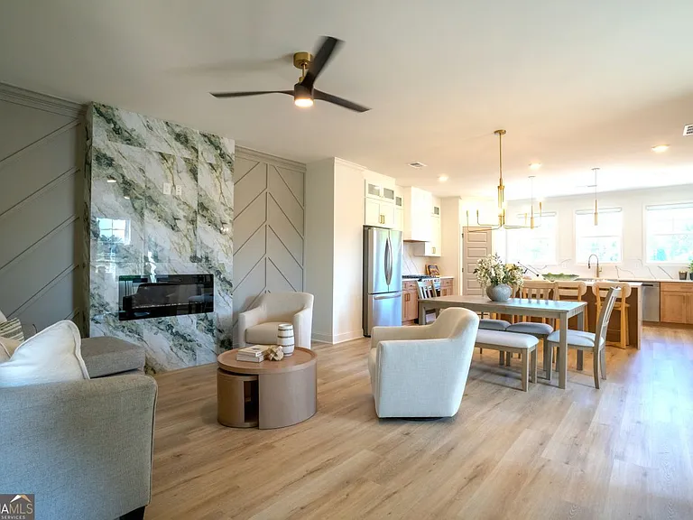 1315 Sydney Oaks Dr — Photo 2