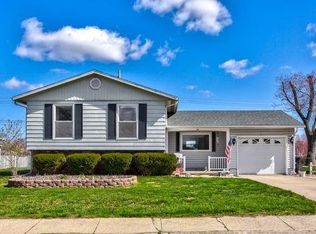20 N Lakewood Dr, Effingham, IL 62401