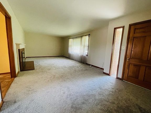 5th image of 915 Bell Dr