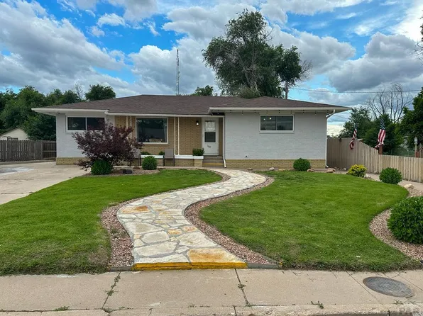 108 E Parkway Dr, Lamar, CO 81052