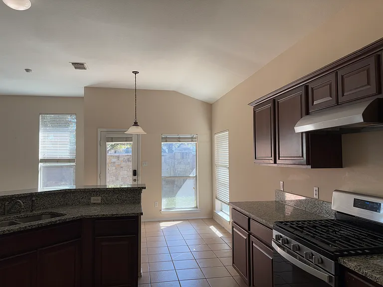 11501 Knapple Cv — Photo 13