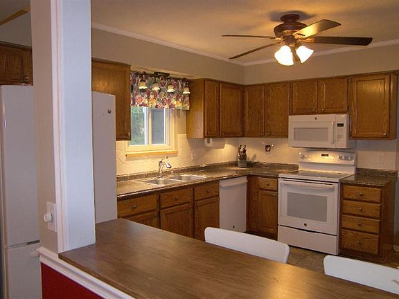 4th image of 7651 Whitehall Cir E