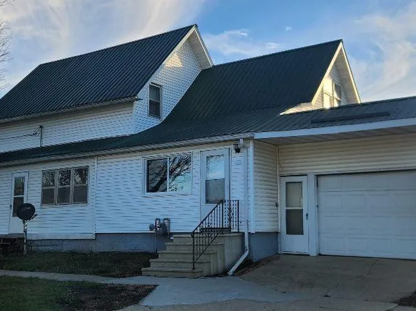 202 E Mission St, Strawberry Point, IA 52076