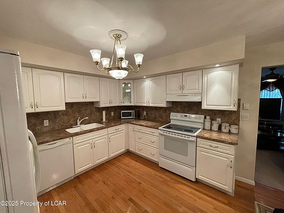 4th image of 35 Bentwood Rd