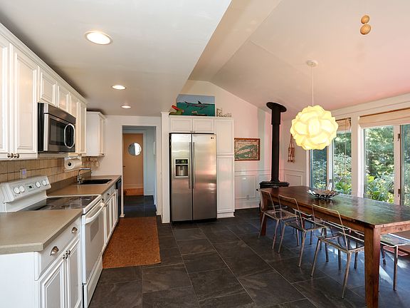 3rd image of 19 Old Squiretown Rd