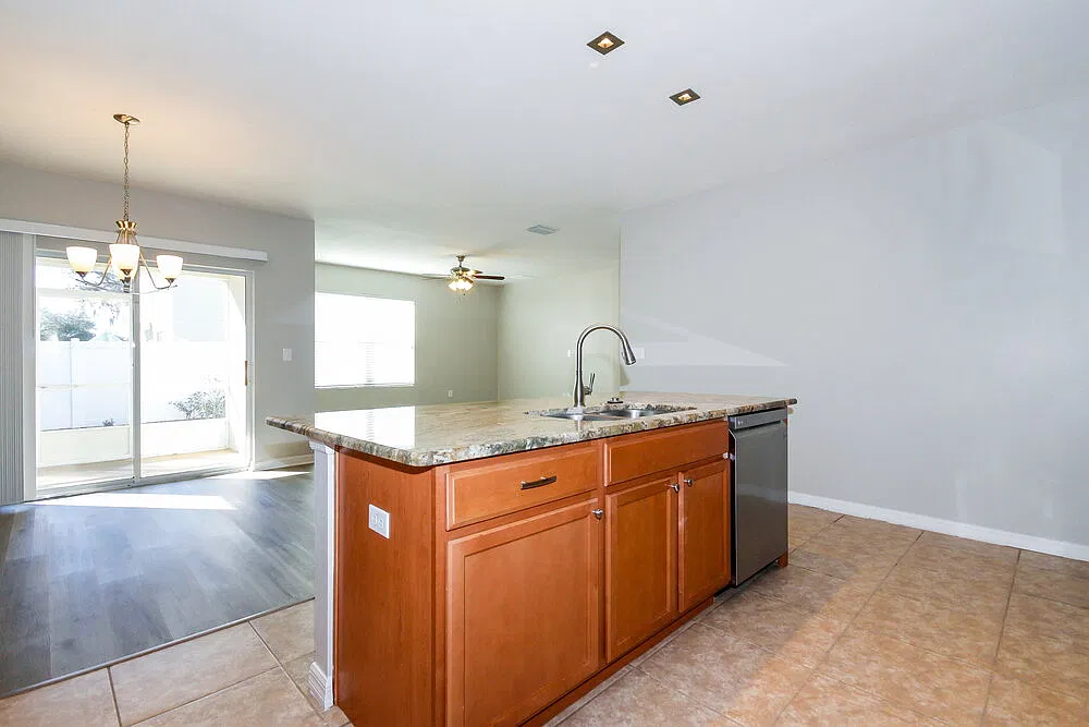 4 bed, 2.0 bath, 1851 sqft, $3,600 — Photo 4