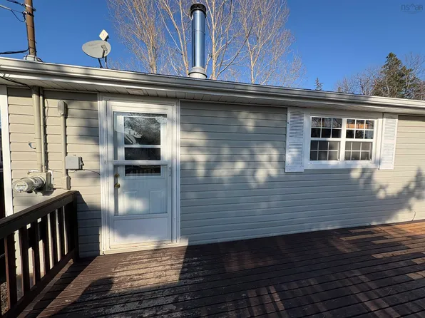 200 Lighthouse Ln, Cumberland, NS B0K 1Y0