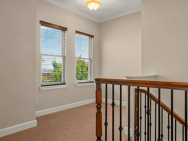 205 N Geary Ave — Photo 16