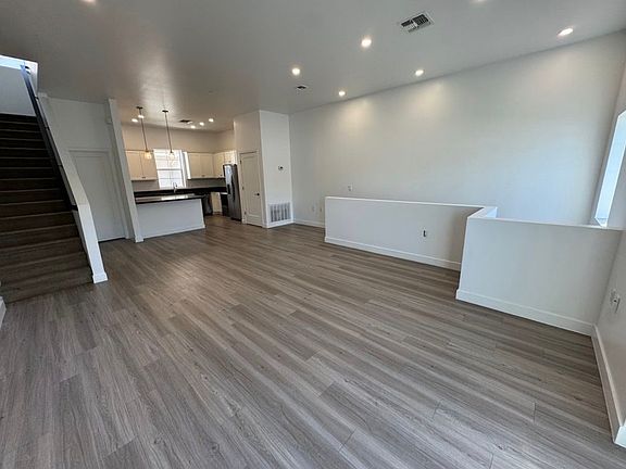 2nd image of 615 N 6th Ave