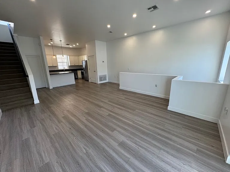615 N 6th Ave — Photo 5