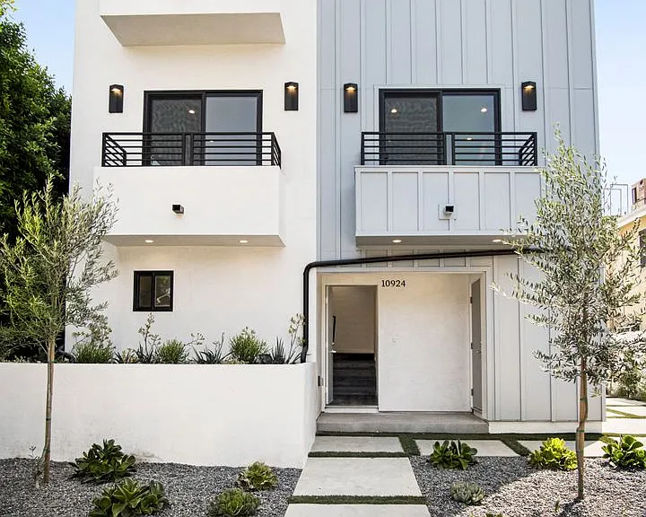 Brand New 3Bed/3.5 Bath Townhouse Available Now! — Photo 9
