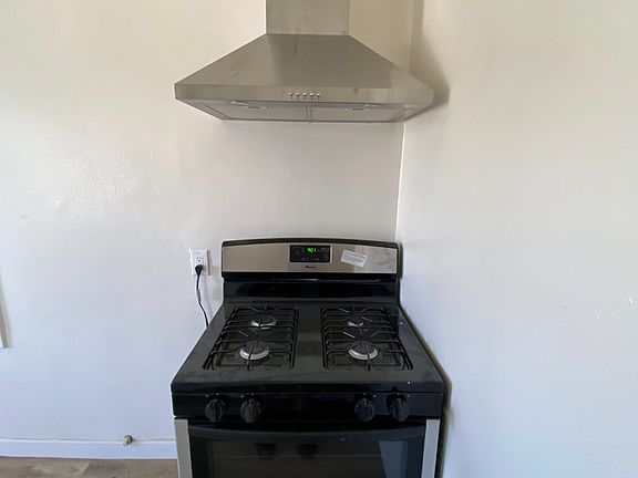 5th image of 160 W Hillcrest Blvd APT C-hillcres
