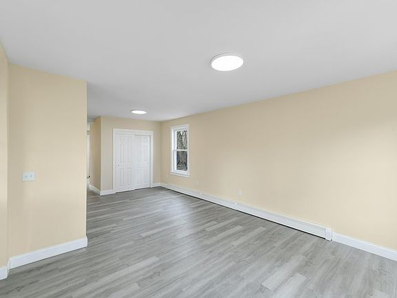 4th image of 325 Center St