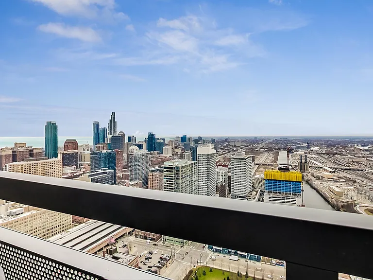 235 W Van Buren St #4311 — Photo 33