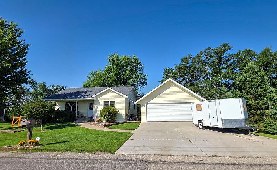 1st image of 415 COON PRAIRIE AVENUE