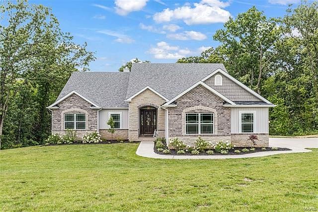1st image of 231 Lake Forest Dr