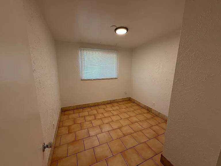 6010 N 32nd Ave — Photo 12