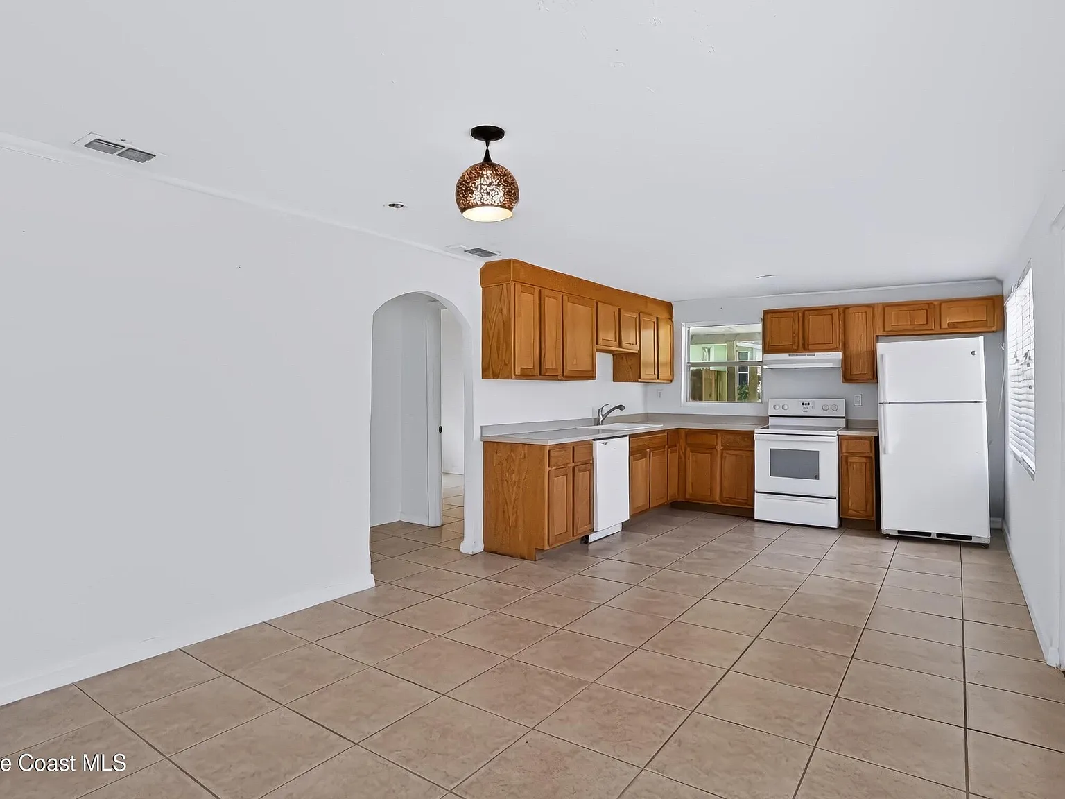 3 bed, 1.0 bath, 900 sqft, $2,000 — Photo 4