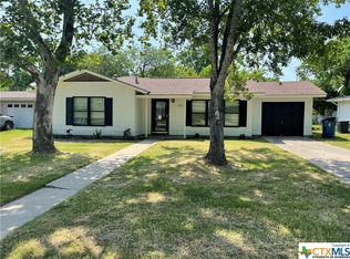 207 Crockett St, Port Lavaca, TX 77979