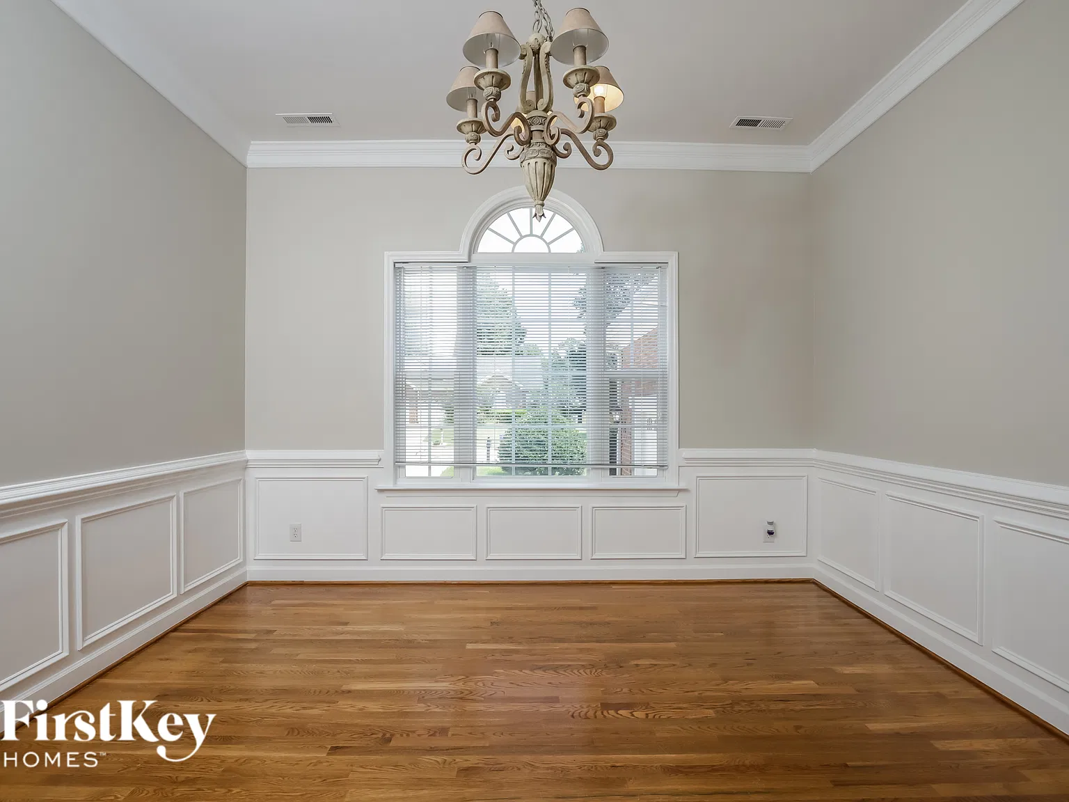 3 bed, 2.0 bath, 2408 sqft, $3,235 — Photo 4