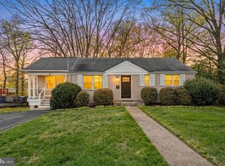 2722 Woodley Pl, Falls Church, VA