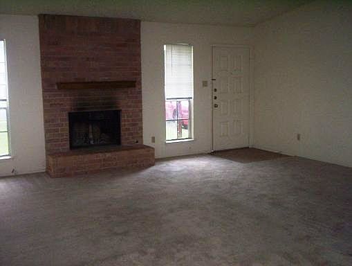 3rd image of 12213B Dundee Dr