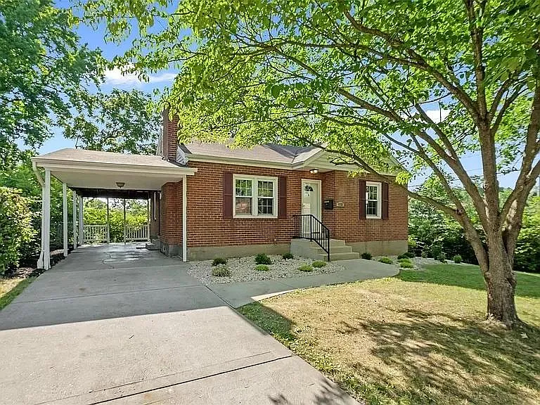 3 bed, 1.5 bath, 1756 sqft, $3,000 — Photo 2