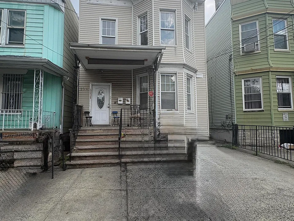 104 Bayview Ave