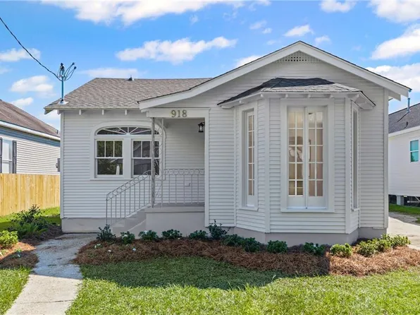 918 11th St, Gretna, LA 70053