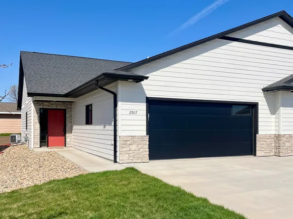 2907 Jenny Cir, Yankton, SD 57078