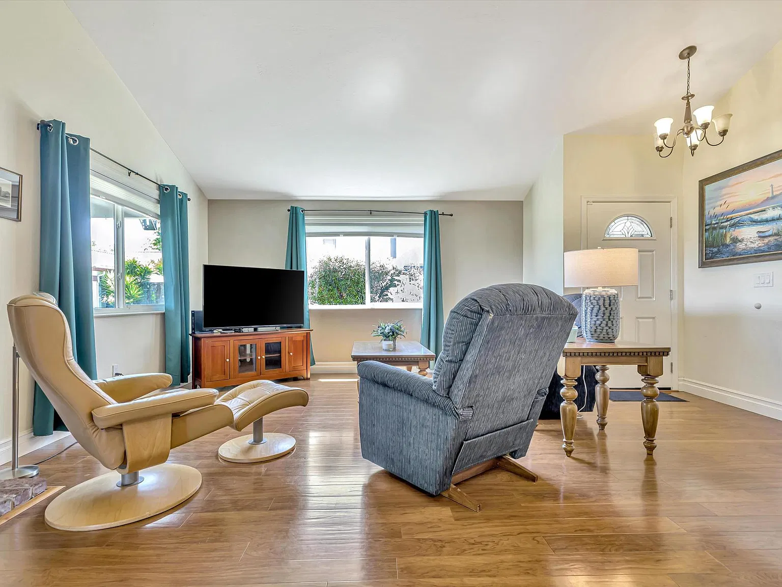 3 bed, 1683 sqft, $4,300 — Photo 2