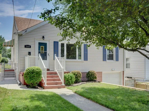 2009 S 56th St, Omaha, NE 68106