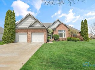 656 Pine Valley Dr, Bowling Green, OH