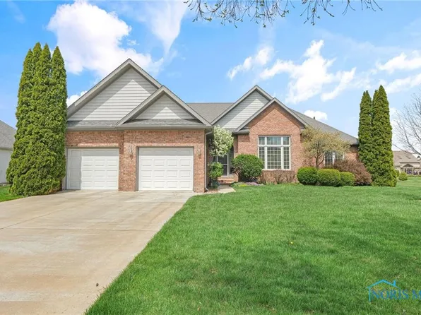 656 Pine Valley Dr, Bowling Green, OH 43402