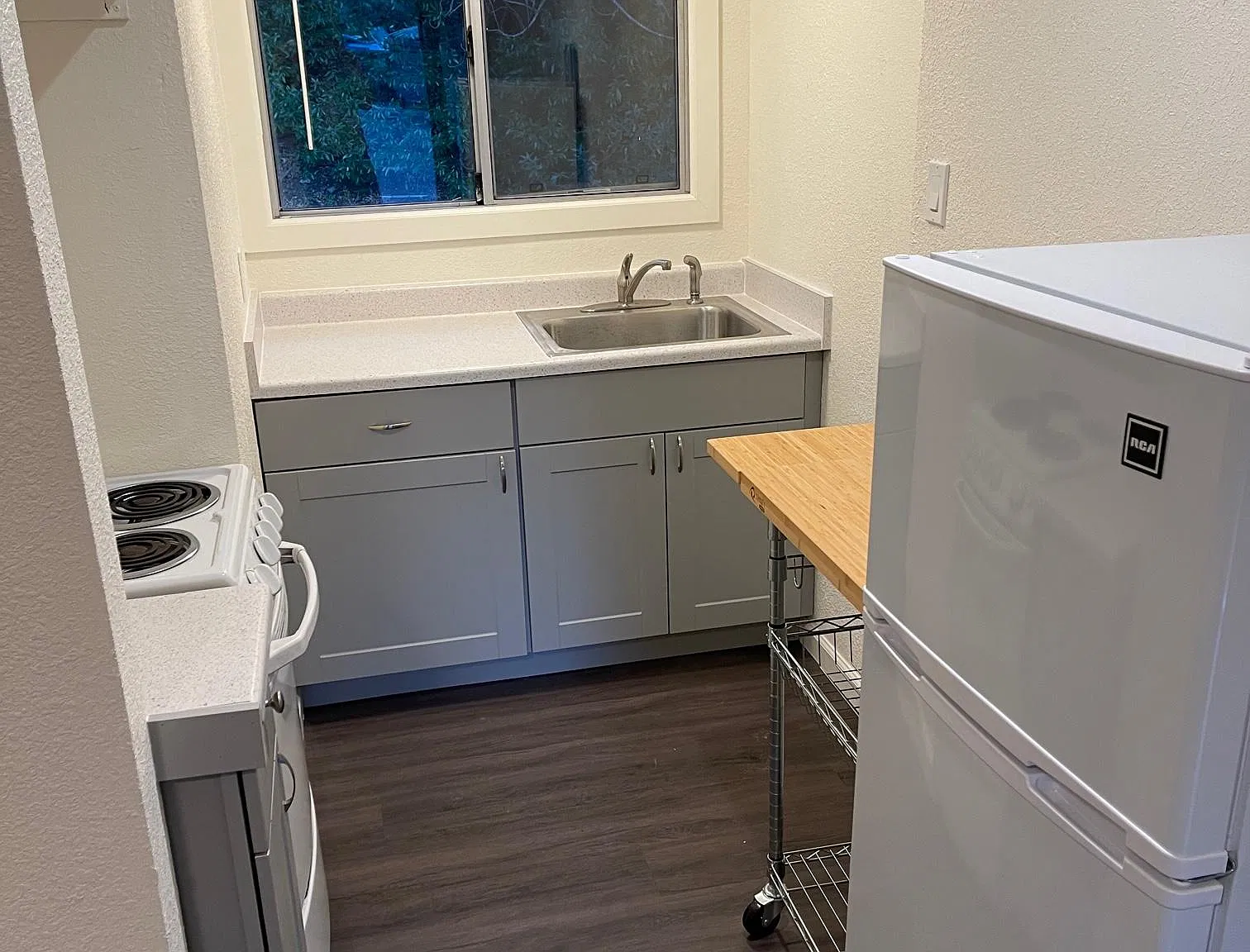 Studio, 250 sqft, $1,325 — Photo 2