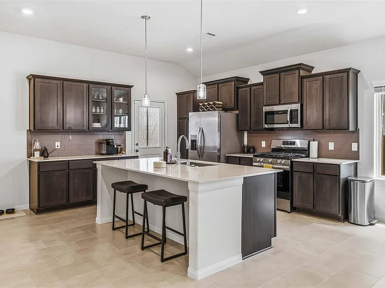 7954 Cypress Country Dr — Photo 6