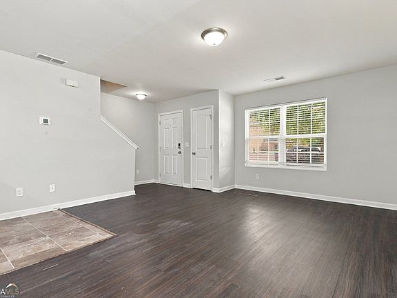 3rd image of 1535 Hydrangea Ln