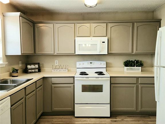5th image of 120 Fox Creek Dr
