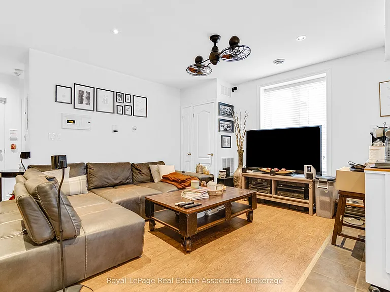 48 Mississauga Rd N #1 — Photo 11