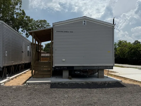 843 Baker Ave, Bacliff, TX
