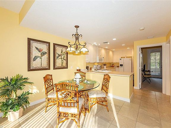 Dining and breakfast bar 