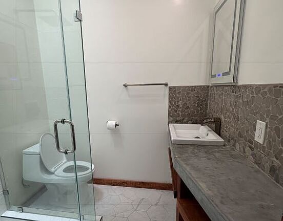 5th image of 1246 N El Centro Ave #1/2