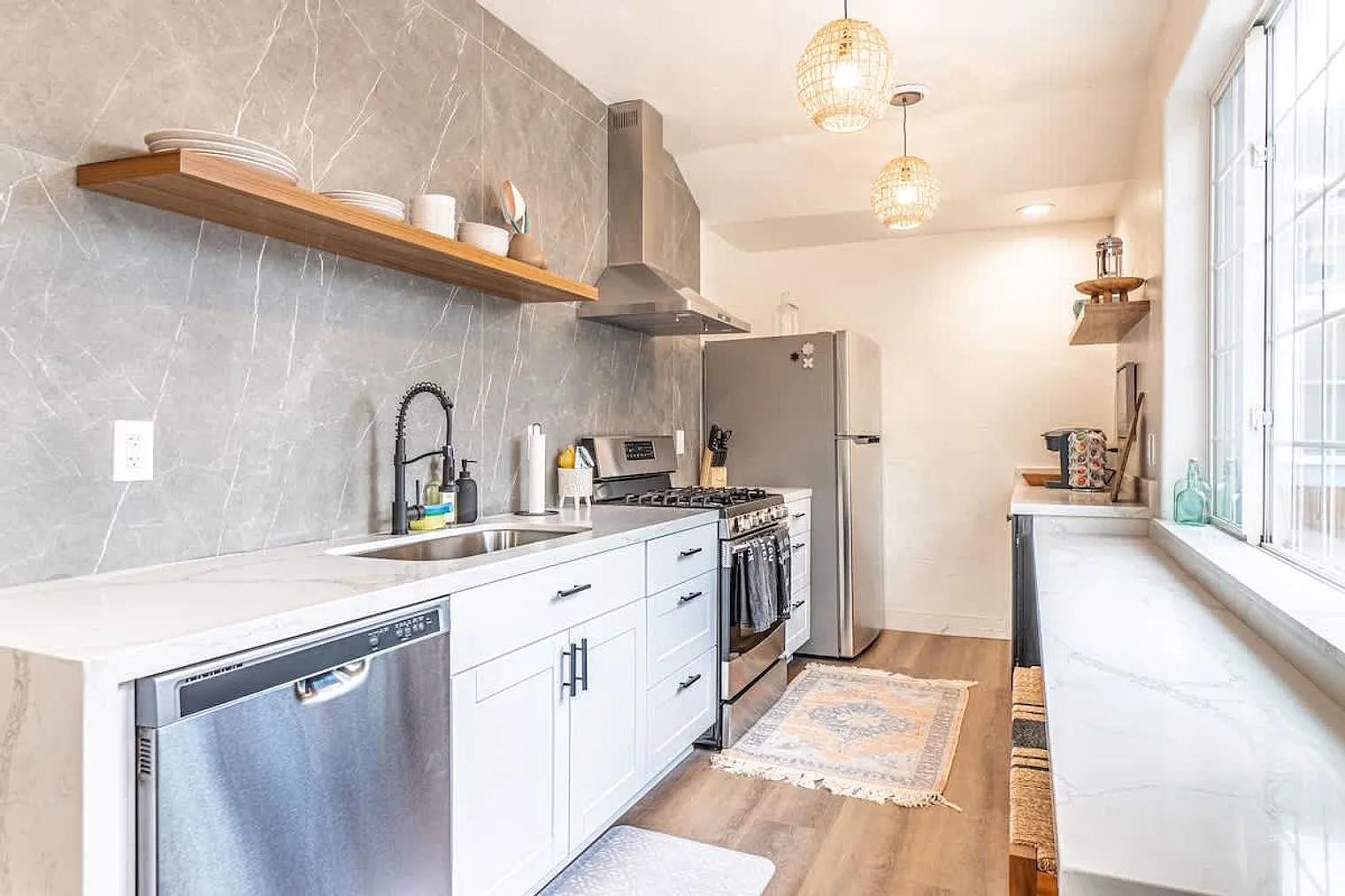 2 bed, 1.0 bath, 1496 sqft, $6,432 — Photo 4