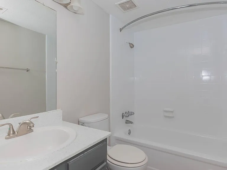 Waterford Grove Apartments — Photo 29