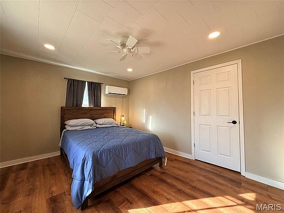 3rd image of 153 W Reed Ave