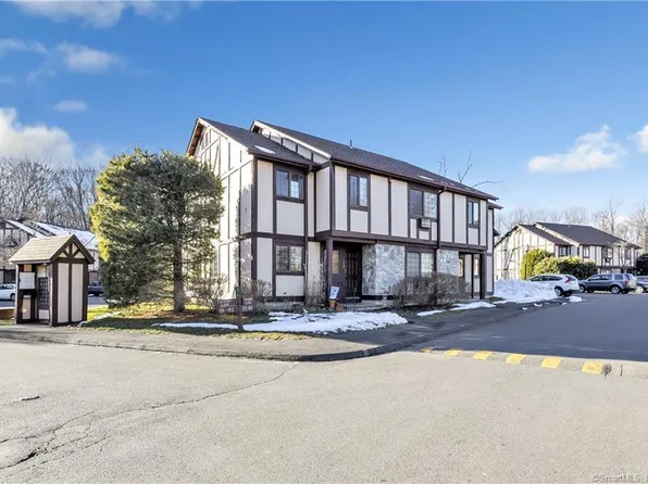 160 Foxwood Close #160, Milford, CT 06461