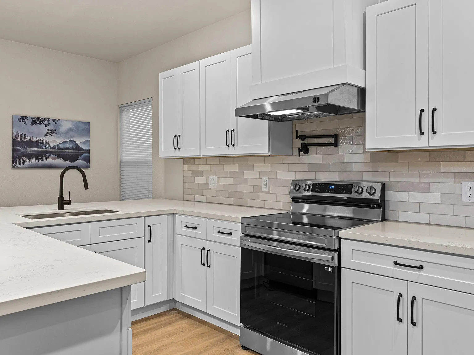4 bed, 2.0 bath, 1800 sqft, $771 — Photo 4