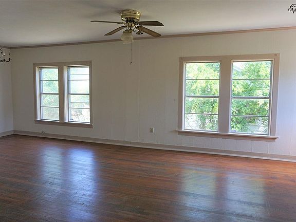 4th image of 1610 Beverly Dr