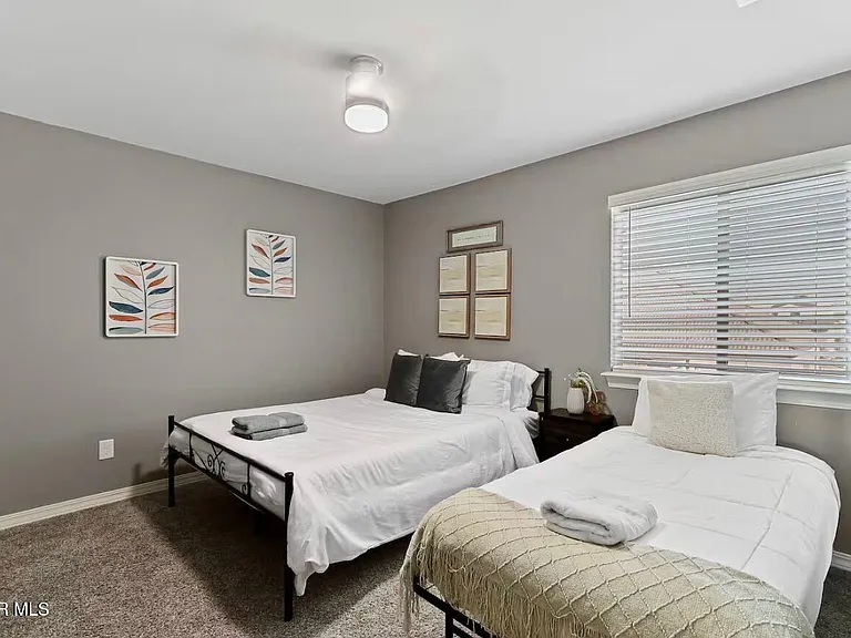 904 Cottage Pl — Photo 30