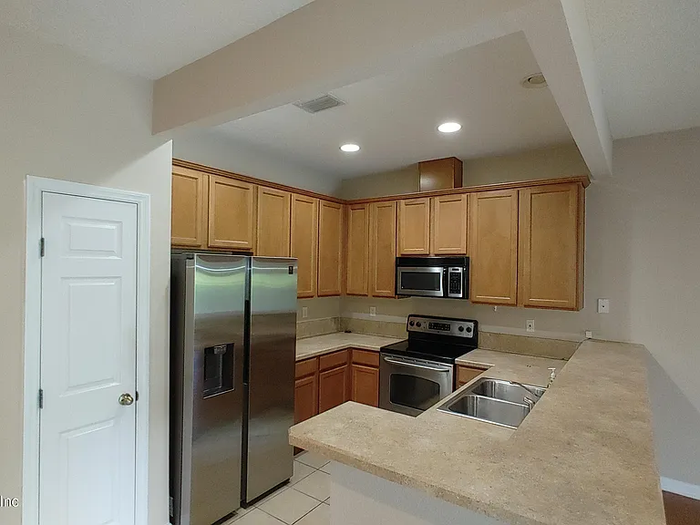 5976 Pavilion Dr — Photo 9